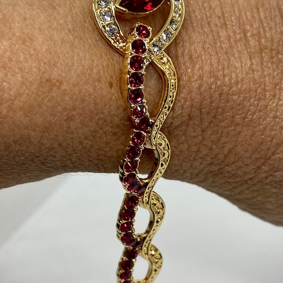 Jacqueline Kennedy Collection Ruby Swirl Bracelet - Picture 3 of 3